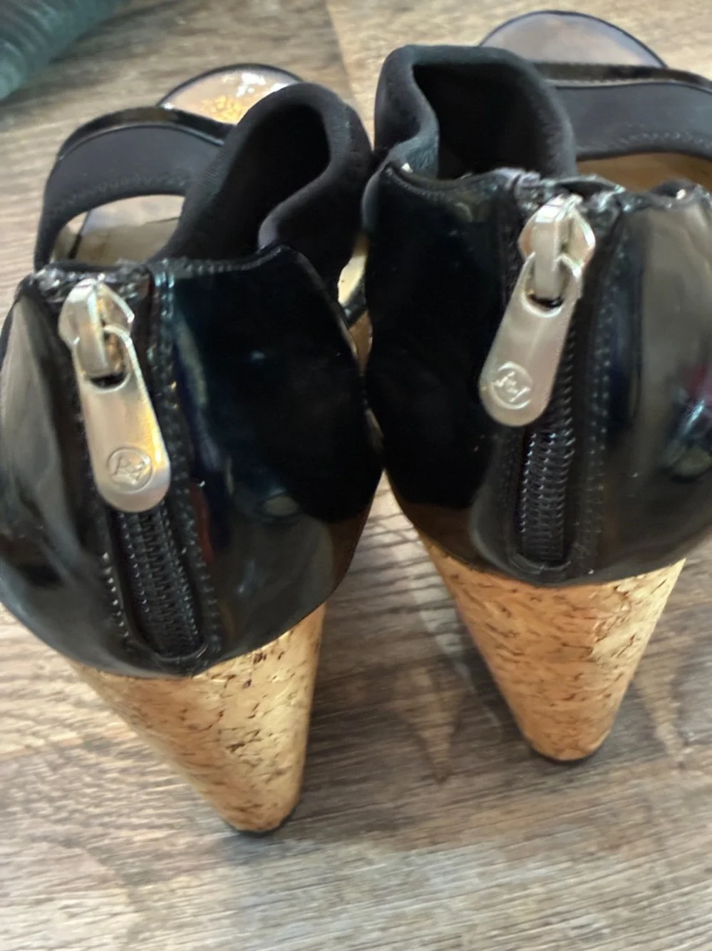 Adrienne Vittadini Black Patent/ Stretchy Straps Back Zipper 4” Cork Wedges 9.5